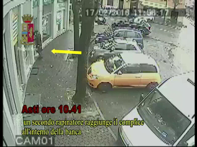 Rapina in banca ad Asti con sequestro, 7 arresti