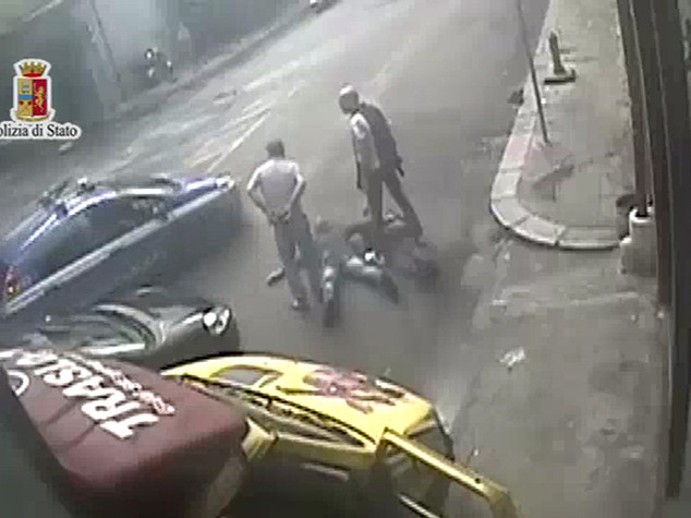 Palermo, assalto a furgone di sigarette. Caccia ai 4 del commando