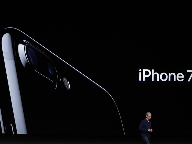 Apple lancia iPhone 7 e Watch 2, wireless e impermeabili - FOTO e VIDEO