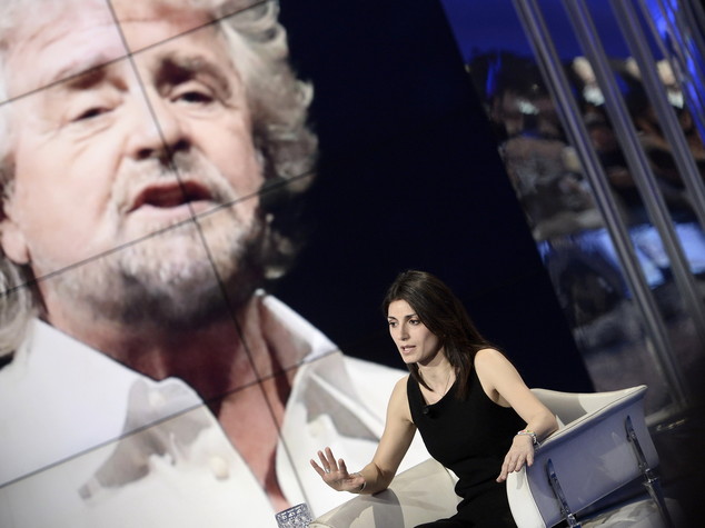 Raggi, "Non mollo". Grillo "si va avanti e noi vigileremo"
