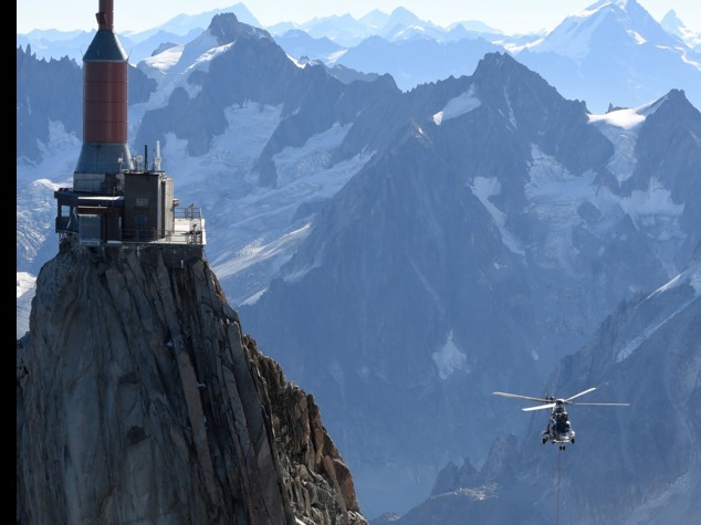 Il cavo si è spezzato. Video salvataggio funivia Monte Bianco