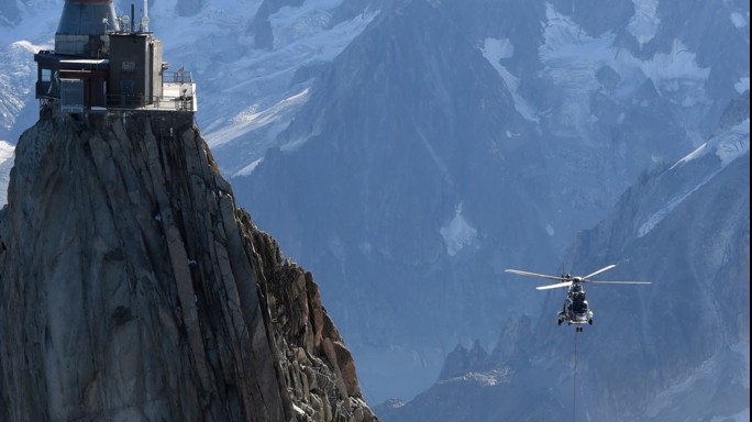 Incubo sul Monte Bianco, notte a 3mila metri per 45 persone