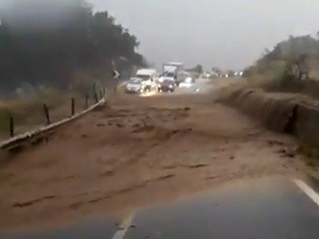 Nubifragio nel Foggiano, muore travolto dalla piena - VIDEO