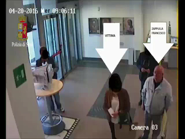 Rapinavano la pensione agli anziani, arrestati a Siracusa