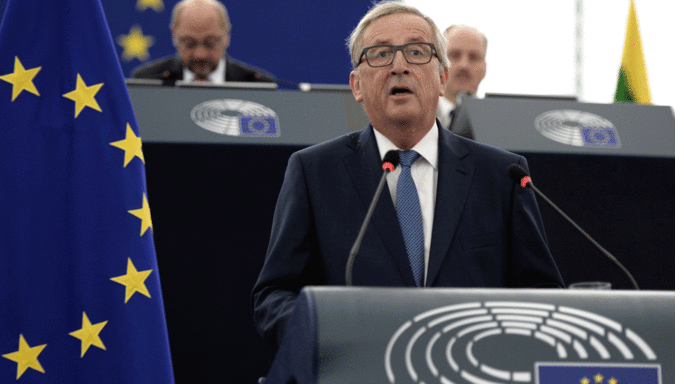 La Ue approva le linee guida sulla Brexit, May le respinge