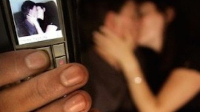 Video hard di una giovane, procura Napoli apre fascicolo