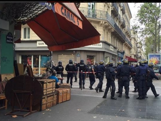 Terrore nel centro di Parigi, ma era "allarme infondato"