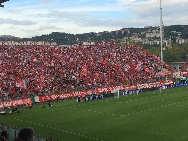 Tifoso muore dopo malore durante derby Perugia-Ternana