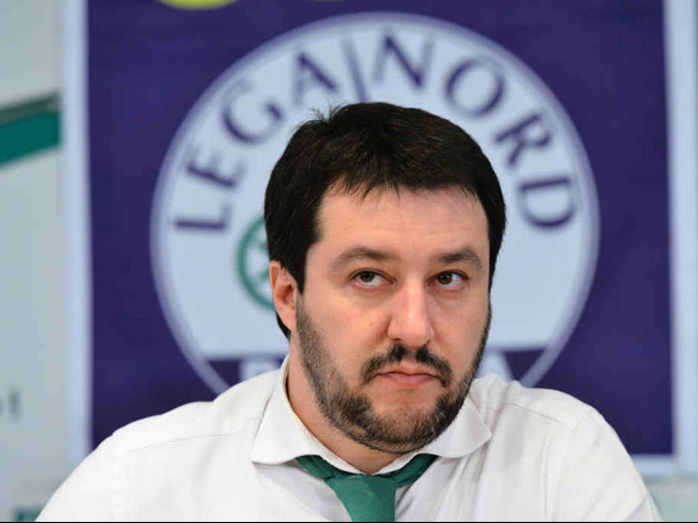 La sfida della Lega: proclama 'sciopero fiscale'. Salvini segretario fino al 2016