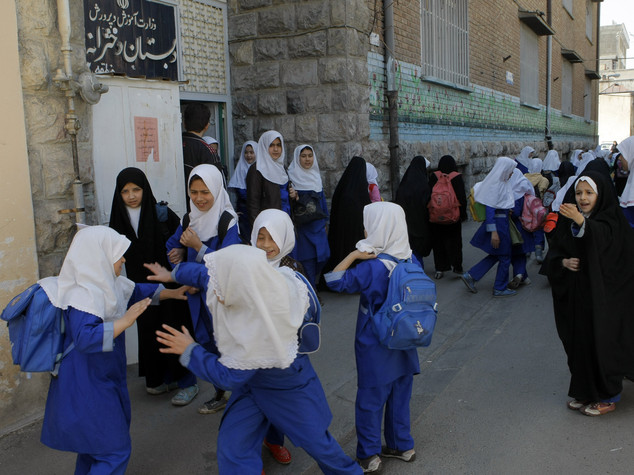 Iran: al via anno scolastico, in 13,5 mln tornano dietro al banco