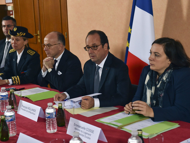 Hollande a Calais, su migranti "inglesi facciano la loro parte"