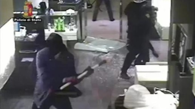 Rapinarono gioielleria in centro a Firenze, 8 arrestati - VIDEO