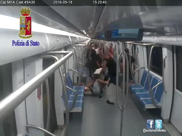 Aggressione in metro a Roma, arrestato terzo picchiatore - VIDEO