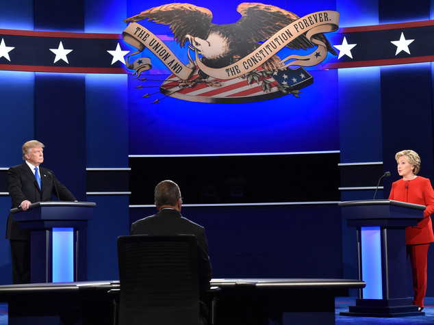 Duello con scintille, Clinton batte Trump ai punti