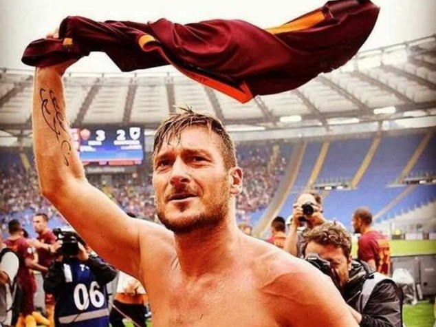 Da Messi a Verdone, "pioggia" di auguri per i 40 anni di Totti