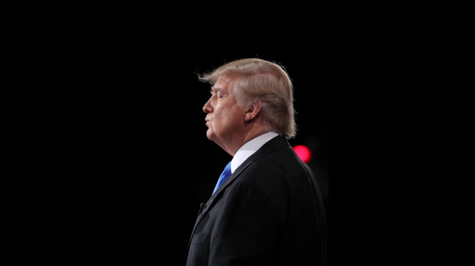 Nuove accuse a Trump, "mi toccò sotto la gonna"