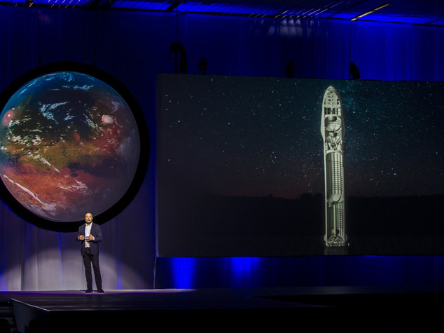 SpaceX, Musk lancia il suo piano per colonizzare Marte