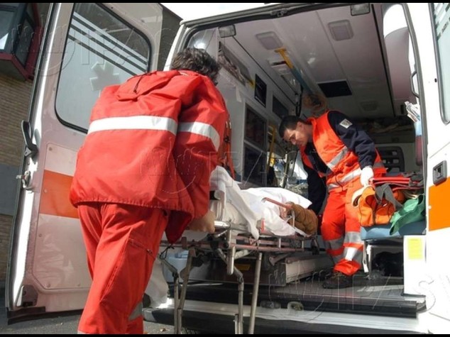 Ubriaco si schianta con l'auto contro un bar, accusato di omicidio volontario