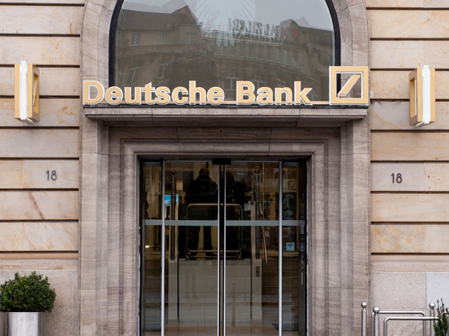 Borse europee riducono perdite ma Deutsche Bank deprime listini