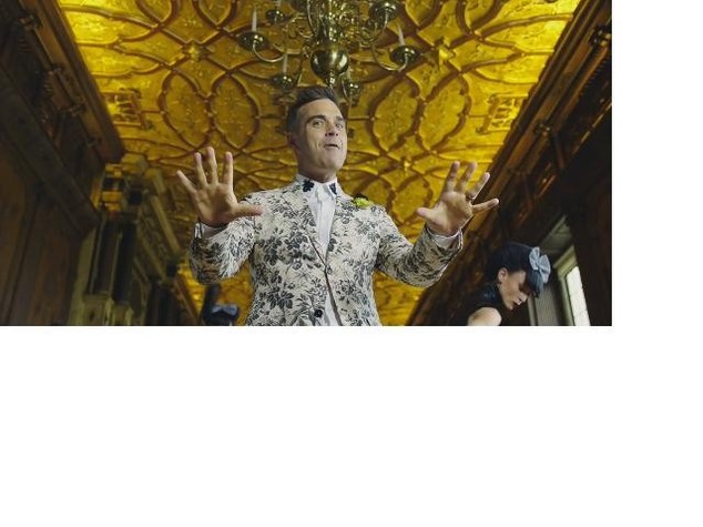 Robbie Williams, ecco il nuovo singolo Party Like A Russian