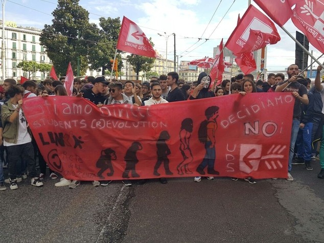 Cortei in tutta Italia, studenti in piazza contro Buona Scuola