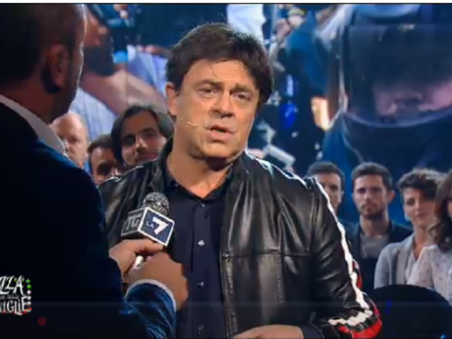 Crozza e il supereroe Di-BBa, così ci liberiamo degli assessori - Video
