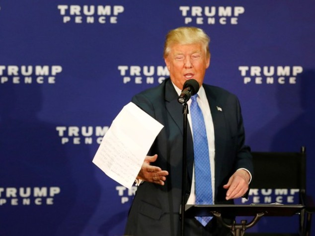 Trump sempre più solo, Pence lo affonda