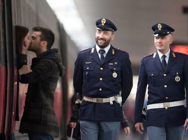 La "Polizia che non t'aspetti" nelle foto di Massimo Sestini