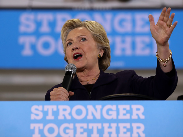 Hillary Clinton stacca Trump nei sondaggi