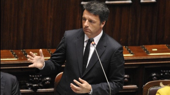Renzi, "da Ue frenetico immobilismo". Bagarre in Aula