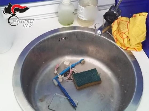 Falsi dentisti: carabinieri sequestrano ambulatori per 2 mln - Video