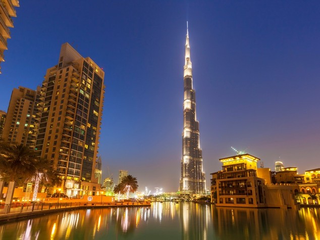 Eau: il 'Burj Khalifa' si tinge di rosa per lotta a cancro seno