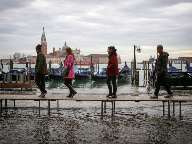 Torna l'acqua alta a Venezia, sabato attesi 125 cm