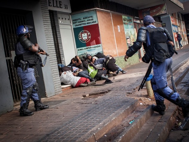 Sudafrica: scontri all'universita', ferito un gesuita