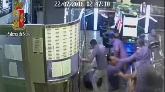 Brutale pestaggio di un addetto alle slot, 5 arresti