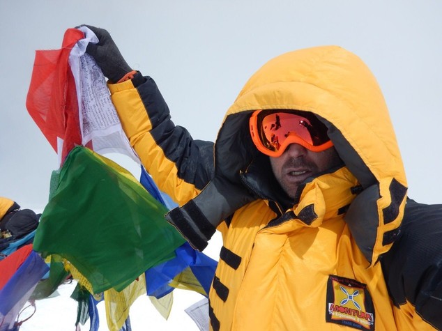 Poliziotto italiano scala l'Himalaya - Video