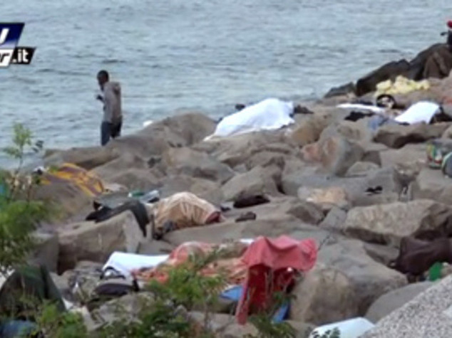 Immigrati: a Ventimiglia resiste gruppo su scogli Balzi Rossi