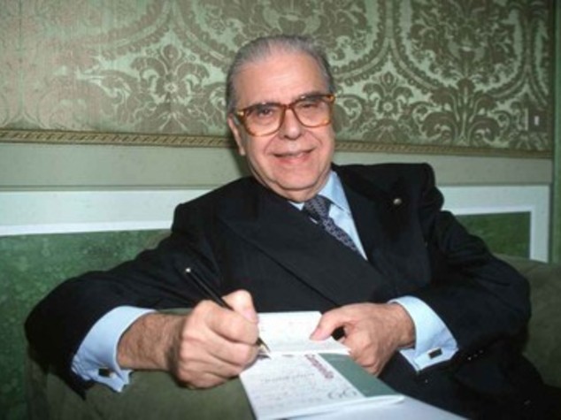 L'ambasciatore del futuro? "Si faccia due anni in un'impresa"