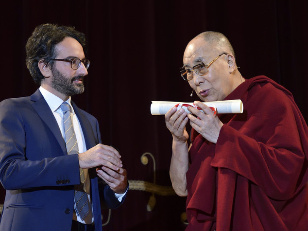 Dalai Lama cittadino di Milano, gelo da Pechino