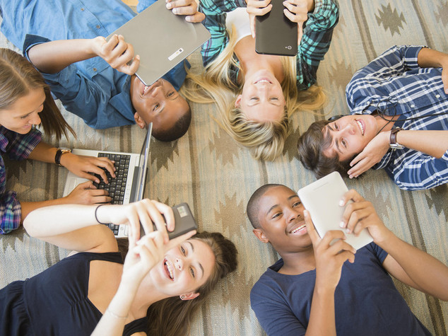 Cellulari e smartphone, il 94% degli italiani ne ha almeno uno in tasca