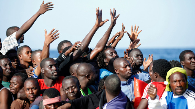 Grillo parla di situazione migranti fuori controllo, ma il totale è in calo da anni
