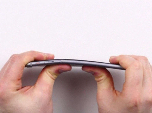 Apple: 'bendgate' per iPhone 6 Plus, si piega troppo facilmente