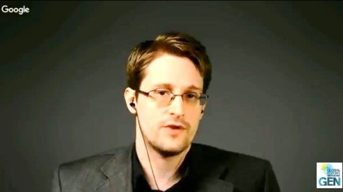 Snowden accusa l'Ue, "trattato da pedina"