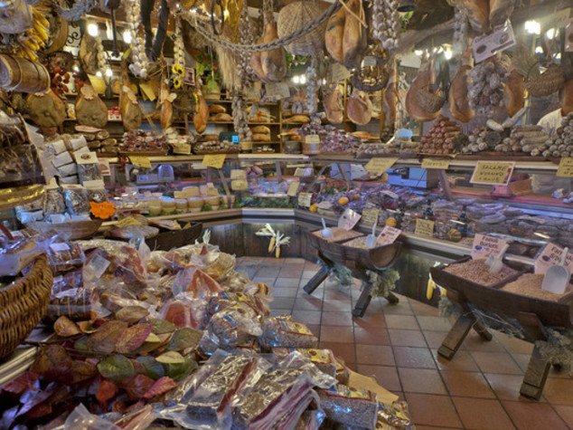Norcia, capitale dei salumi che ha inventato la norcineria