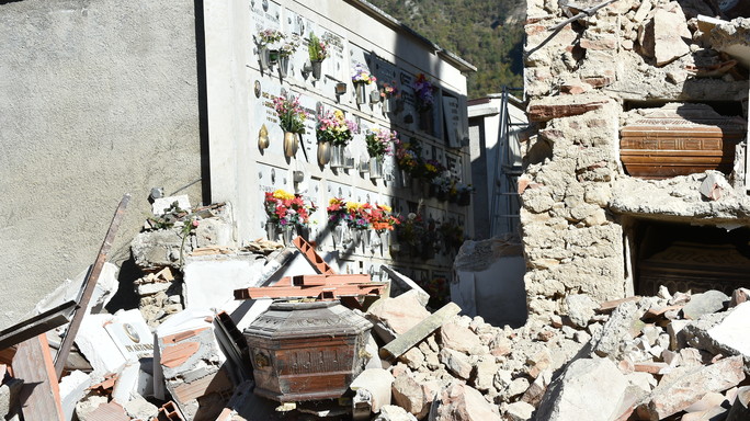 Cimiteri inagibili, il terremoto toglie ai vivi la festa dei morti