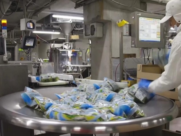 Dietrofront sull’insalata in busta, “non va lavata”