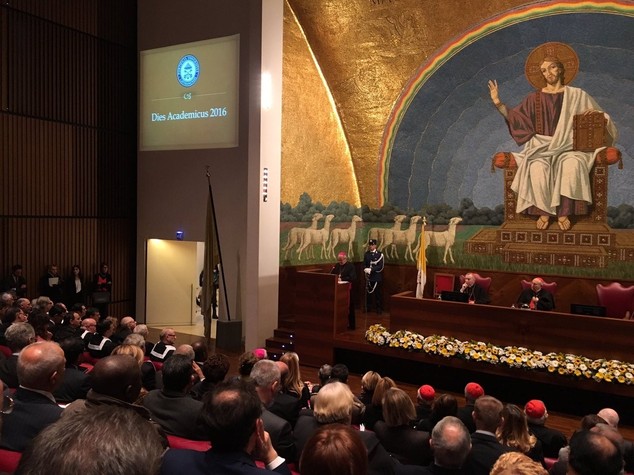 Rettore Lateranense "non cambia Vangelo, cambiano i tempi"