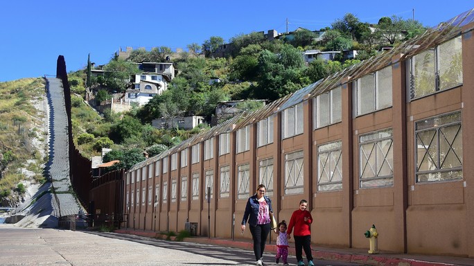 Seicento aziende per il muro di Trump. Una su dieci è ispanica