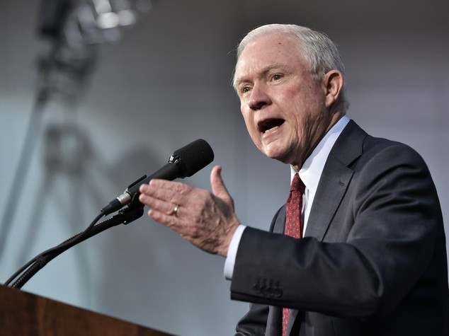 Dopo Flynn, anche Sessions nei guai per le relazioni con la Russia