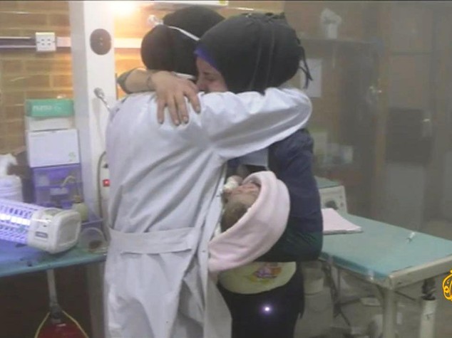 Bombe su ospedale pediatrico Aleppo, salvi piccoli pazienti - Video